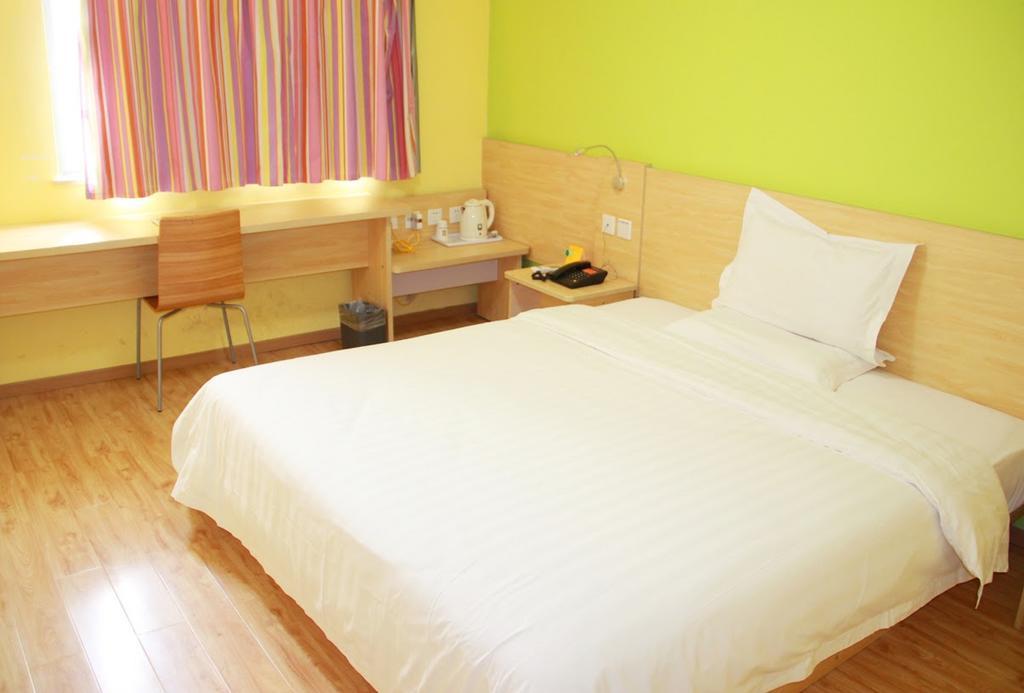 7Days Inn Foshan Qiandeng Lake Nangui Road Subway Station Exterior foto